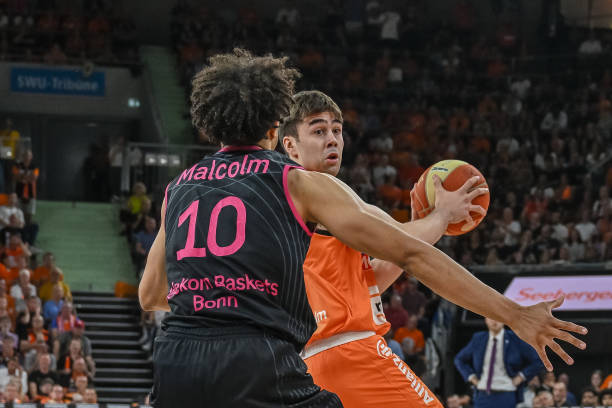 而谢鹏飞在 而谢鹏飞在