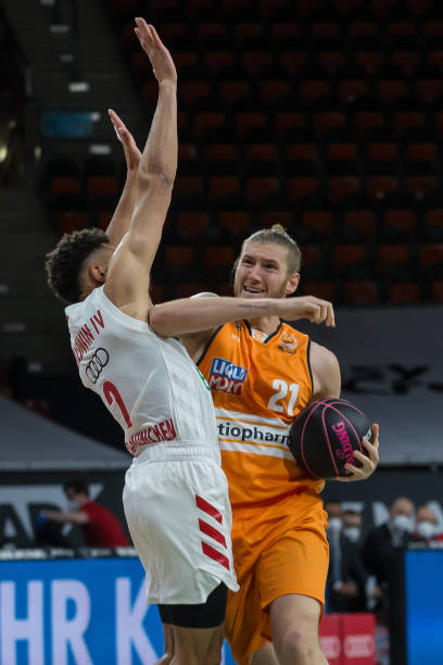 他成为中场 他成为中场